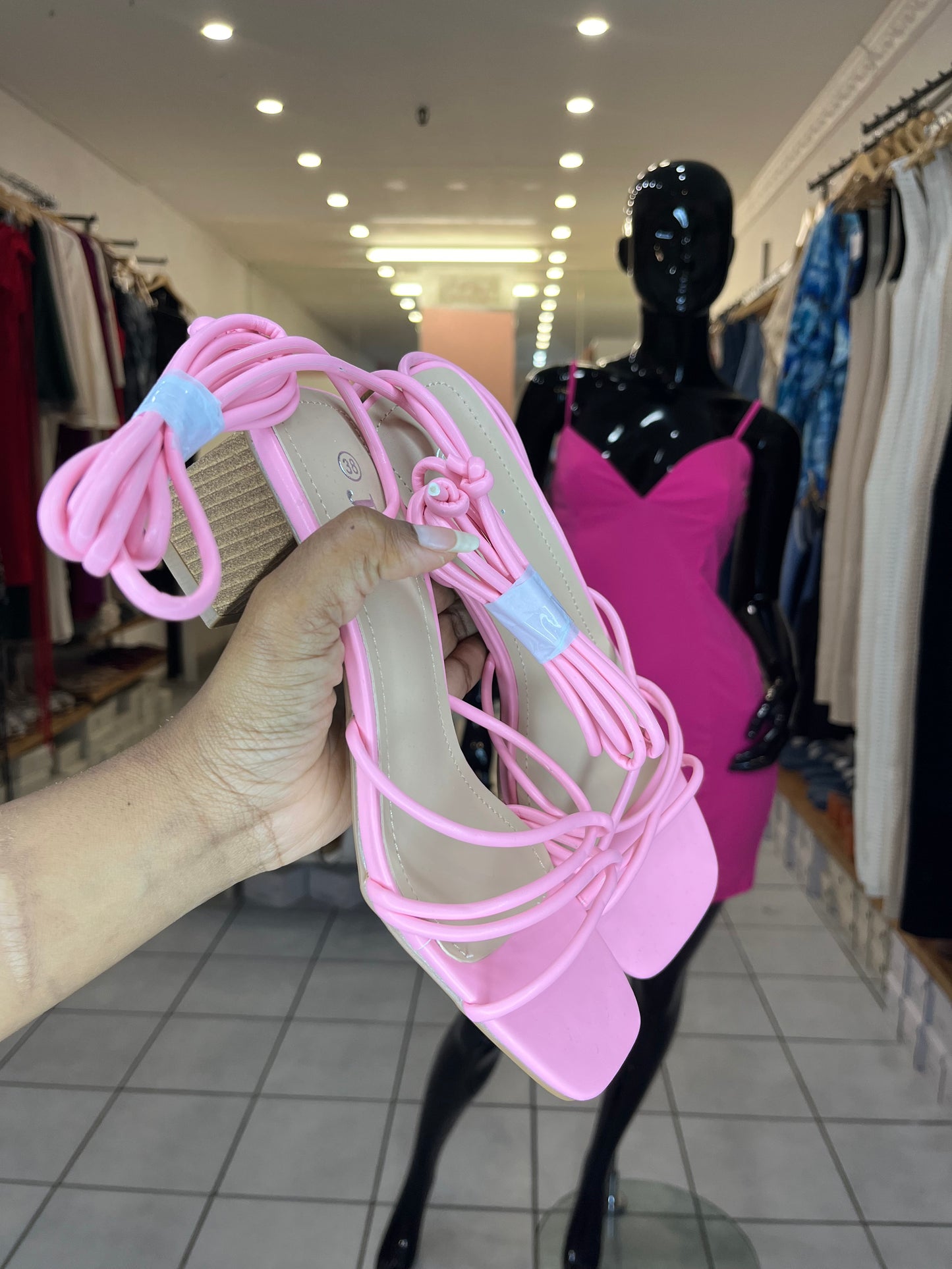 SANDALES À TALON CARRÉ AVEC FILS ROSE