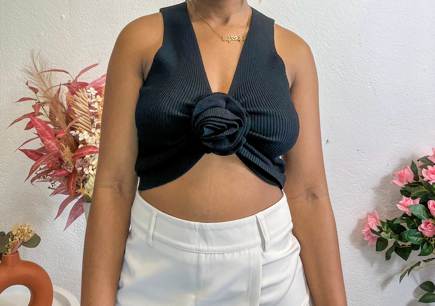 TOP NOIR NOEUD EN FLEUR DEVANT
