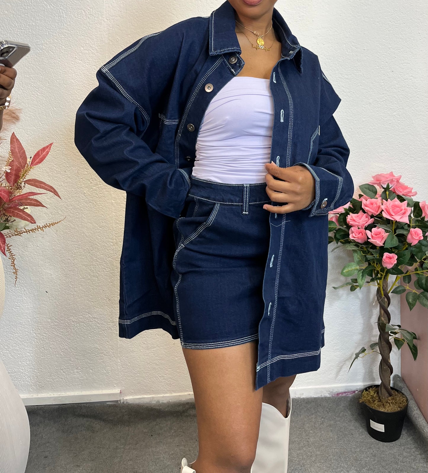 Veste bleue surchemise en denim brut - couture blanche