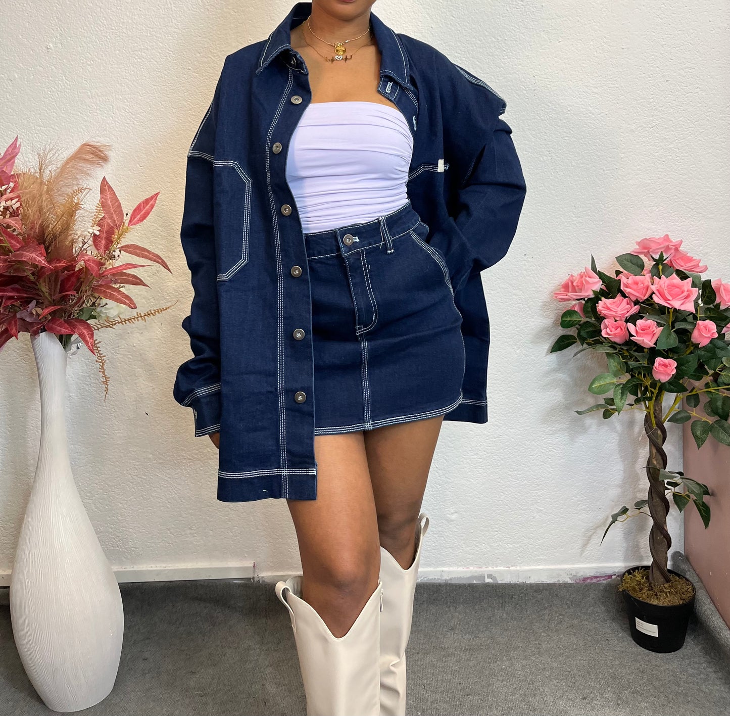 Veste bleue surchemise en denim brut - couture blanche