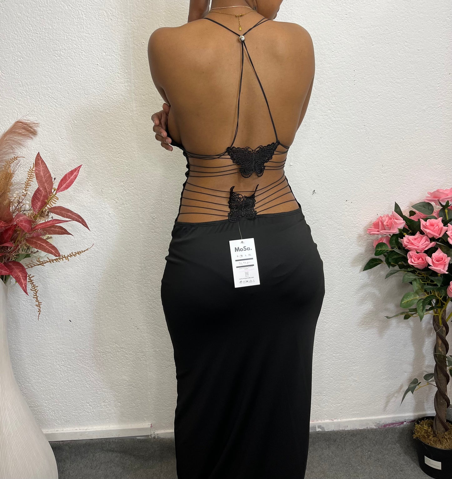 Robe noire décolletée dos nu papillon 🦋