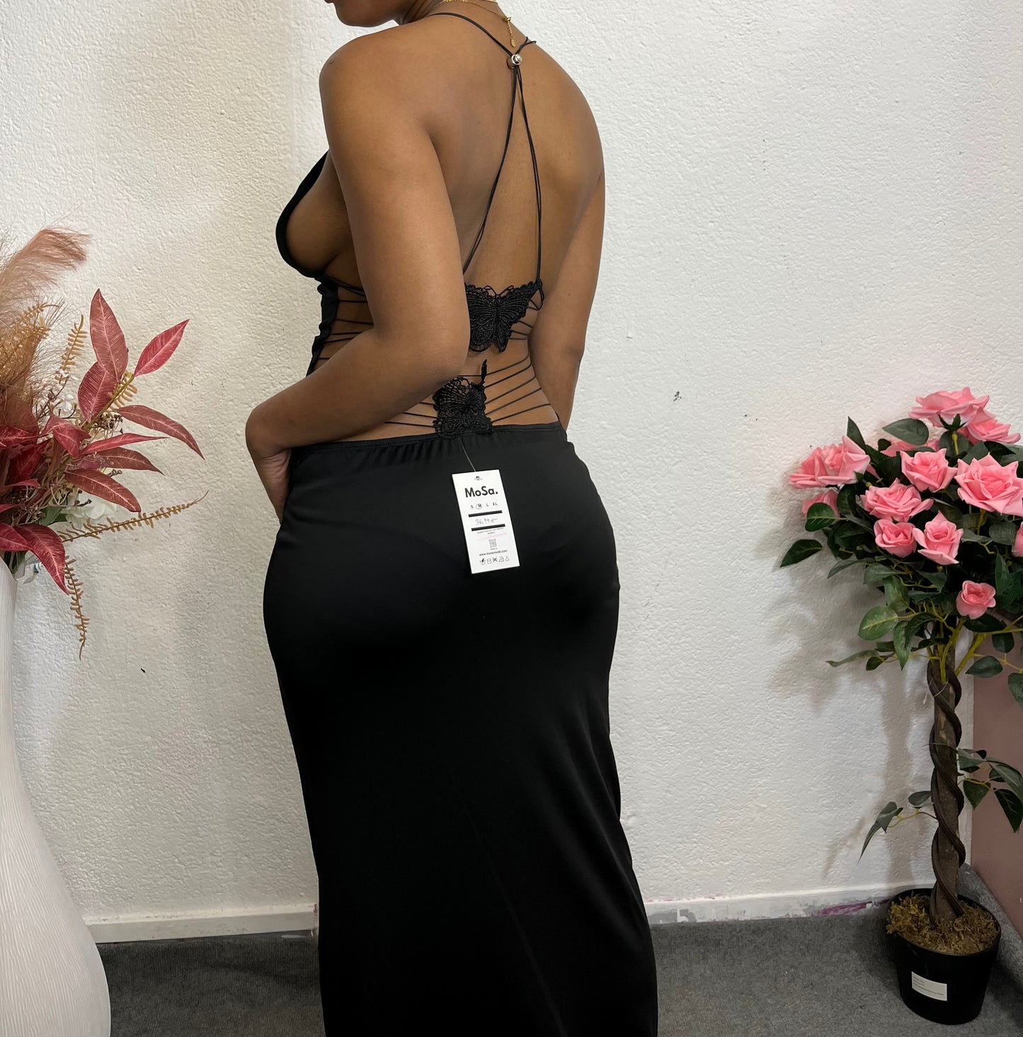 Robe noire décolletée dos nu papillon 🦋