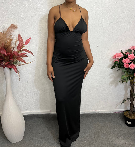 Robe noire décolletée dos nu papillon 🦋